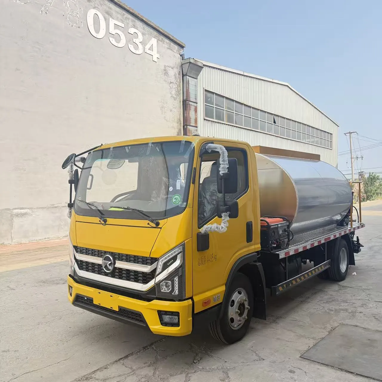 远鑫沥青洒布车